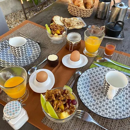 Le Clos De La Chevre Sud Bed & Breakfast *
