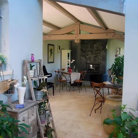 Le Clos De La Chevre Sud Bed & Breakfast *